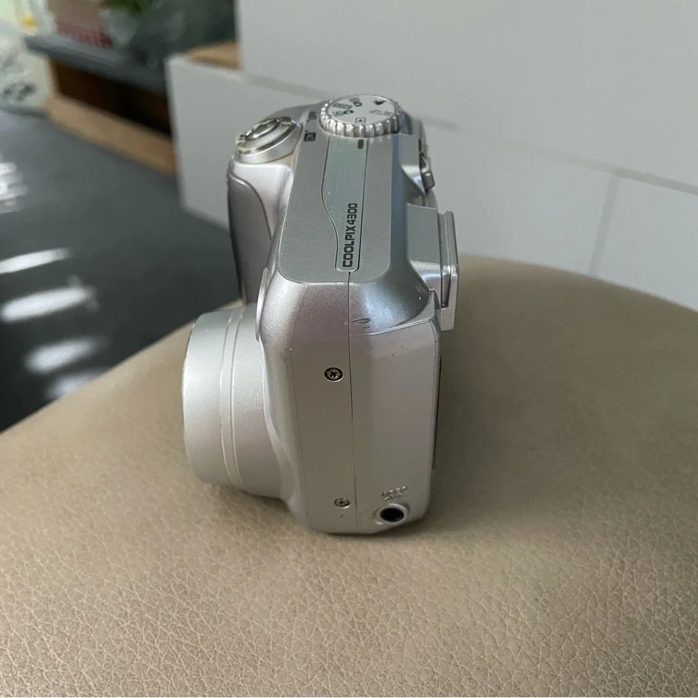 Nikon COOLPIX 4300 Digital Camera - Silver - 4.0MP - **NOT TESTED**